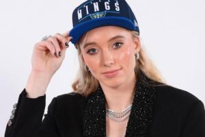 开云足球-颜值与实力并存！佩奇砍下24分8板7助 新秀季得分历史第3&amp;助攻第2